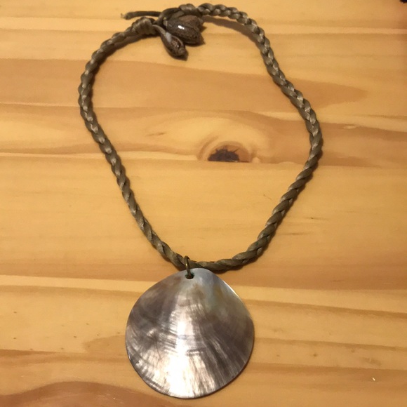 Shell Necklace - Picture 1 of 6